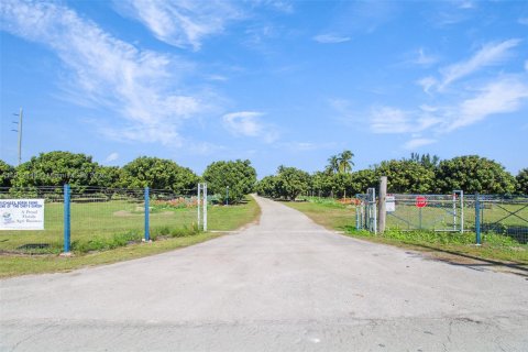 Casa en venta en Miami, Florida, 2 dormitorios, 676.33 m2 № 1968327 - foto 16