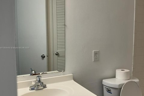 Condominio en alquiler en Pompano Beach, Florida, 2 dormitorios, 94.76 m2 № 1882670 - foto 13