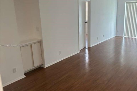 Condominio en alquiler en Pompano Beach, Florida, 2 dormitorios, 94.76 m2 № 1882670 - foto 3