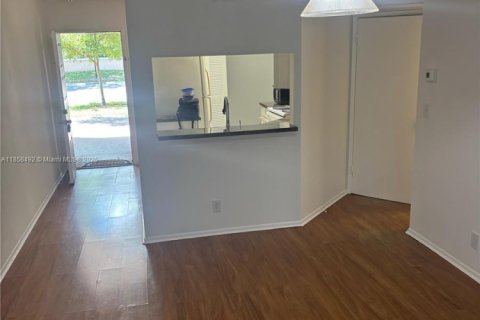 Condominio en alquiler en Pompano Beach, Florida, 2 dormitorios, 94.76 m2 № 1882670 - foto 2