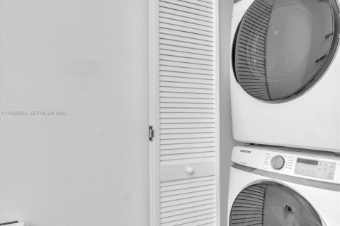 Снять в аренду кондоминиум в Майами, Флорида 1 спальня, 68.38м2, № 1996276 - фото 15