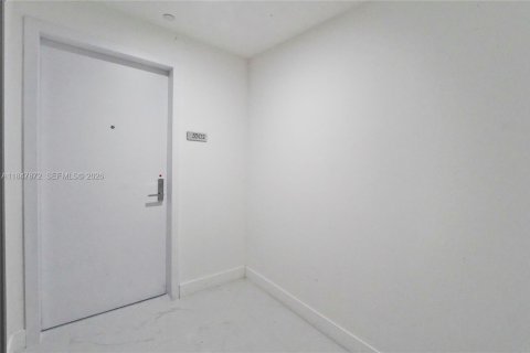 Condo in Miami, Florida, 2 bedrooms  № 2024321 - photo 24