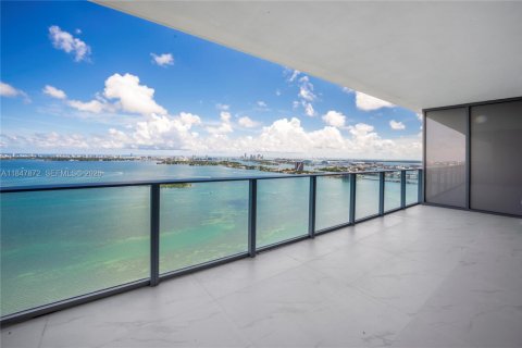 Condo in Miami, Florida, 2 bedrooms  № 2024321 - photo 10
