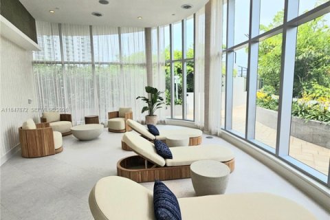 Condo in Miami, Florida, 2 bedrooms  № 2024321 - photo 16