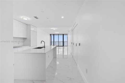 Condo in Miami, Florida, 2 bedrooms  № 2024321 - photo 25