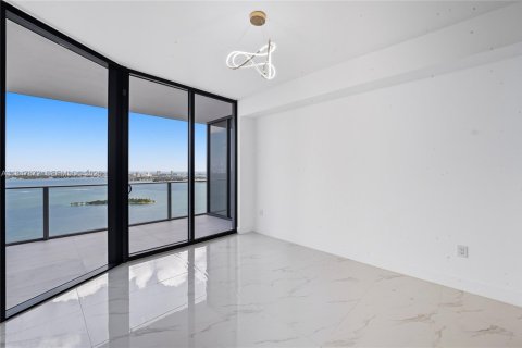 Condo in Miami, Florida, 2 bedrooms  № 2024321 - photo 6