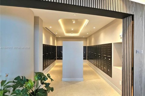 Condo in Miami, Florida, 2 bedrooms  № 2024321 - photo 23