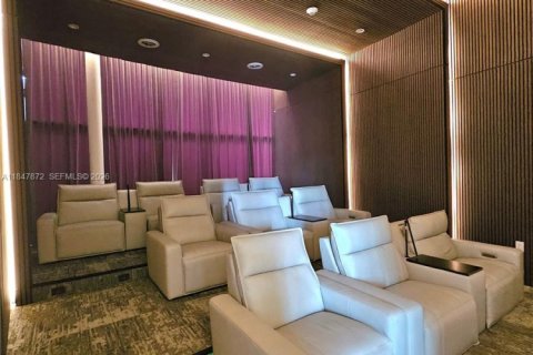 Condo in Miami, Florida, 2 bedrooms  № 2024321 - photo 22