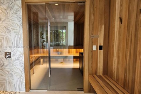 Condo in Miami, Florida, 2 bedrooms  № 2024321 - photo 21