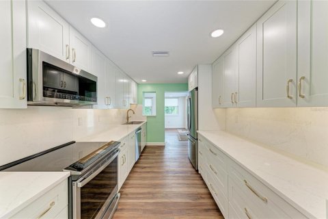 House in Sarasota, Florida 2 bedrooms, 105.91 sq.m. № 2204831 - photo 7