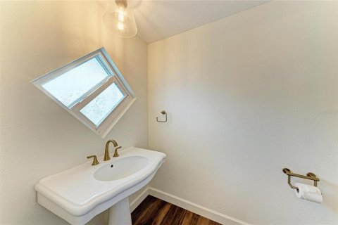 House in Sarasota, Florida 2 bedrooms, 105.91 sq.m. № 2204831 - photo 19