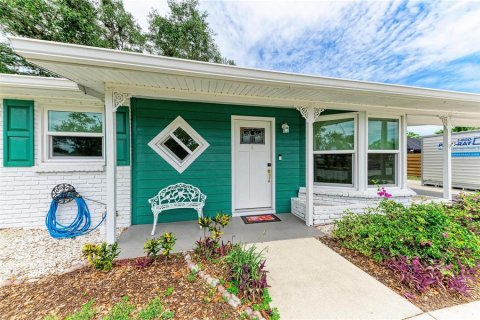 House in Sarasota, Florida 2 bedrooms, 105.91 sq.m. № 2204831 - photo 6