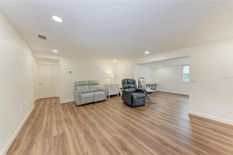 House in Sarasota, Florida 2 bedrooms, 105.91 sq.m. № 2204831 - photo 13