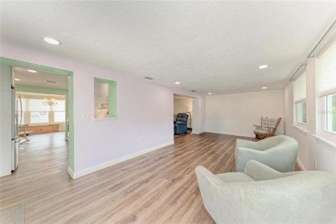 House in Sarasota, Florida 2 bedrooms, 105.91 sq.m. № 2204831 - photo 30