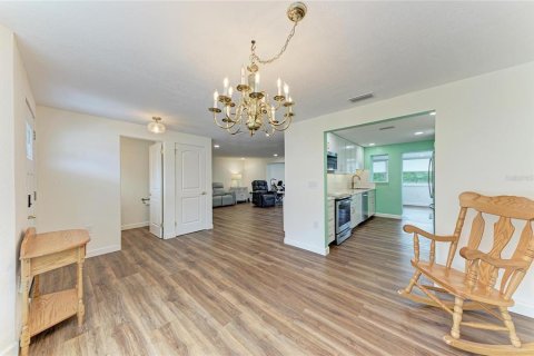 House in Sarasota, Florida 2 bedrooms, 105.91 sq.m. № 2204831 - photo 18