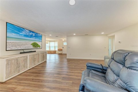 House in Sarasota, Florida 2 bedrooms, 105.91 sq.m. № 2204831 - photo 11