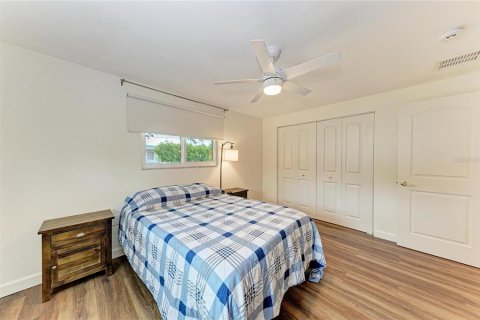 House in Sarasota, Florida 2 bedrooms, 105.91 sq.m. № 2204831 - photo 23