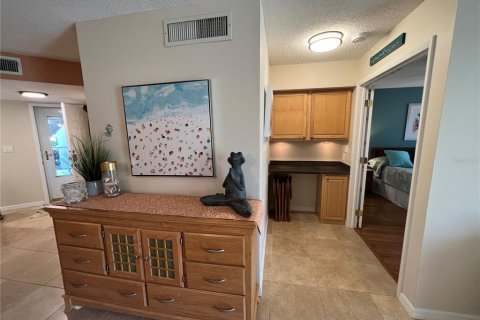Condo in Saint Petersburg, Florida, 2 bedrooms  № 1775580 - photo 16