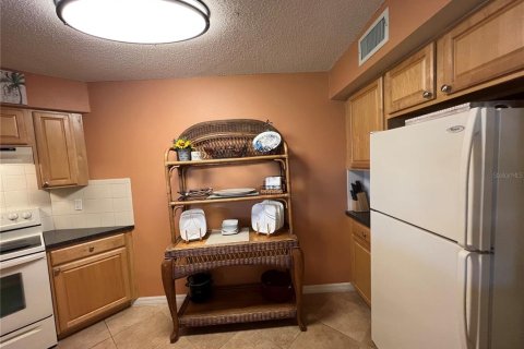 Condo in Saint Petersburg, Florida, 2 bedrooms  № 1775580 - photo 9