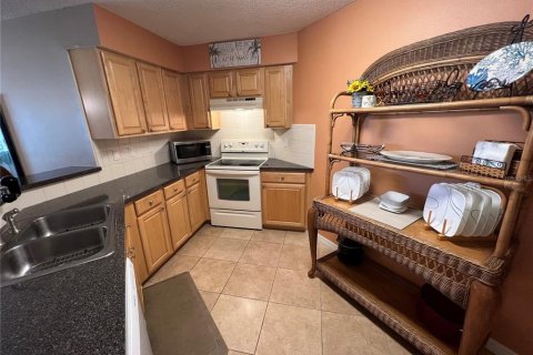 Condo in Saint Petersburg, Florida, 2 bedrooms  № 1775580 - photo 7