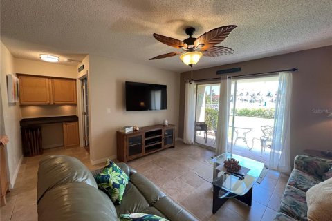 Condo in Saint Petersburg, Florida, 2 bedrooms  № 1775580 - photo 19
