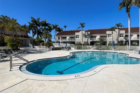 Condo in Saint Petersburg, Florida, 2 bedrooms  № 1775580 - photo 25