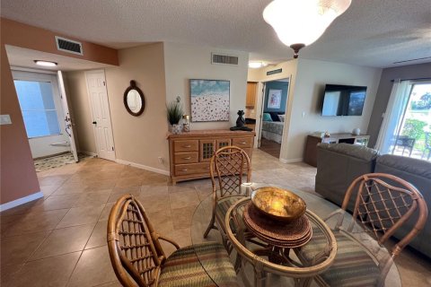 Condo in Saint Petersburg, Florida, 2 bedrooms  № 1775580 - photo 15