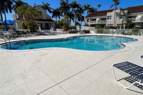 Condo in Saint Petersburg, Florida, 2 bedrooms  № 1775580 - photo 3