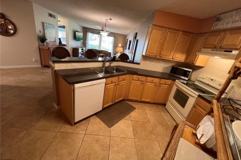 Condo in Saint Petersburg, Florida, 2 bedrooms  № 1775580 - photo 6