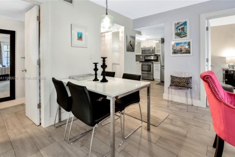 Снять в аренду кондоминиум в Майами-Бич, Флорида 2 спальни, 66.89м2, № 2057032 - фото 7