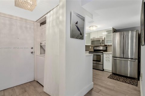 Снять в аренду кондоминиум в Майами-Бич, Флорида 2 спальни, 66.89м2, № 2057032 - фото 3