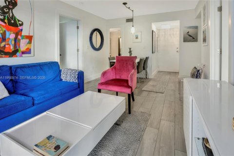 Снять в аренду кондоминиум в Майами-Бич, Флорида 2 спальни, 66.89м2, № 2057032 - фото 8