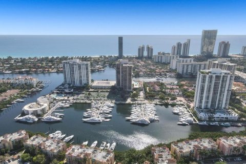 Condominio en venta en Aventura, Florida, 2 dormitorios, 155.8 m2 № 2000408 - foto 2