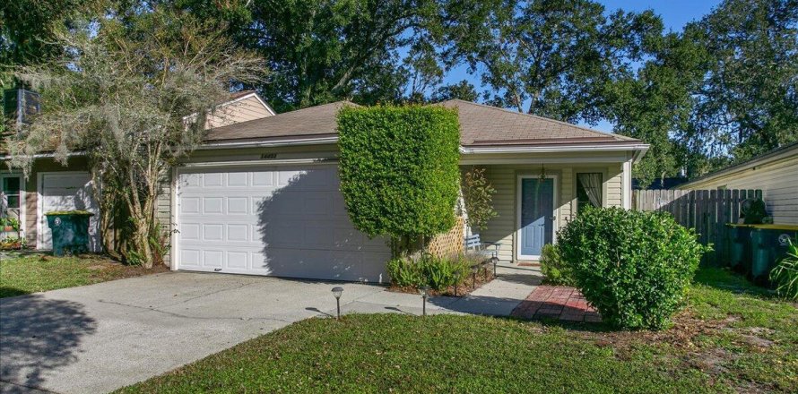 House in Jacksonville, Florida 3 bedrooms, 121.14 sq.m. № 808795