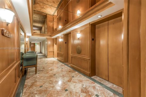 Condo in Aventura, Florida, 2 bedrooms  № 2041839 - photo 22