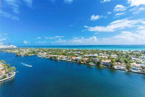 Condo in Aventura, Florida, 2 bedrooms  № 2041839 - photo 28