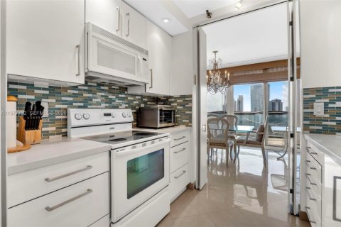 Condo in Aventura, Florida, 2 bedrooms  № 2041839 - photo 8
