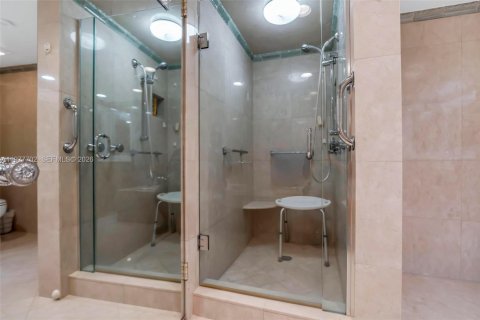 Condo in Aventura, Florida, 2 bedrooms  № 2041839 - photo 21