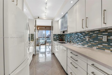 Condo in Aventura, Florida, 2 bedrooms  № 2041839 - photo 7