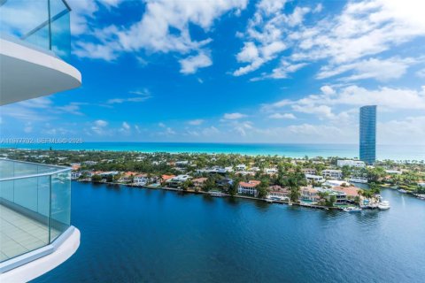 Condo in Aventura, Florida, 2 bedrooms  № 2041839 - photo 12