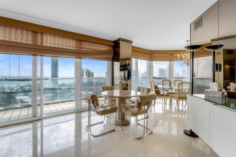 Condo in Aventura, Florida, 2 bedrooms  № 2041839 - photo 4