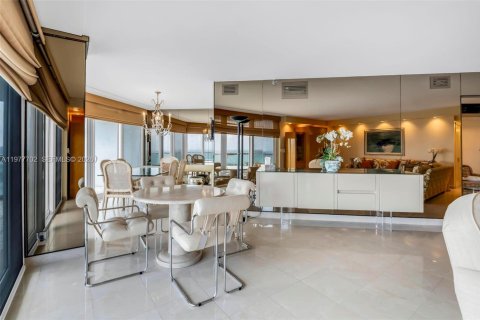 Condo in Aventura, Florida, 2 bedrooms  № 2041839 - photo 3