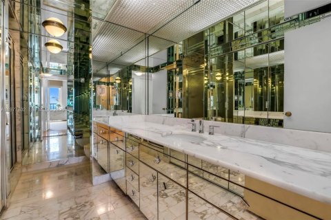 Condo in Aventura, Florida, 2 bedrooms  № 2041839 - photo 13