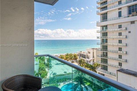 Condominio en venta en Hollywood, Florida, 2 dormitorios, 109.44 m2 № 2003963 - foto 2