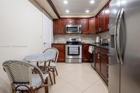 Condominio en venta en Hollywood, Florida, 2 dormitorios, 109.44 m2 № 2003963 - foto 11