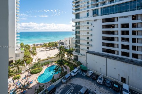 Condominio en venta en Hollywood, Florida, 2 dormitorios, 109.44 m2 № 2003963 - foto 4