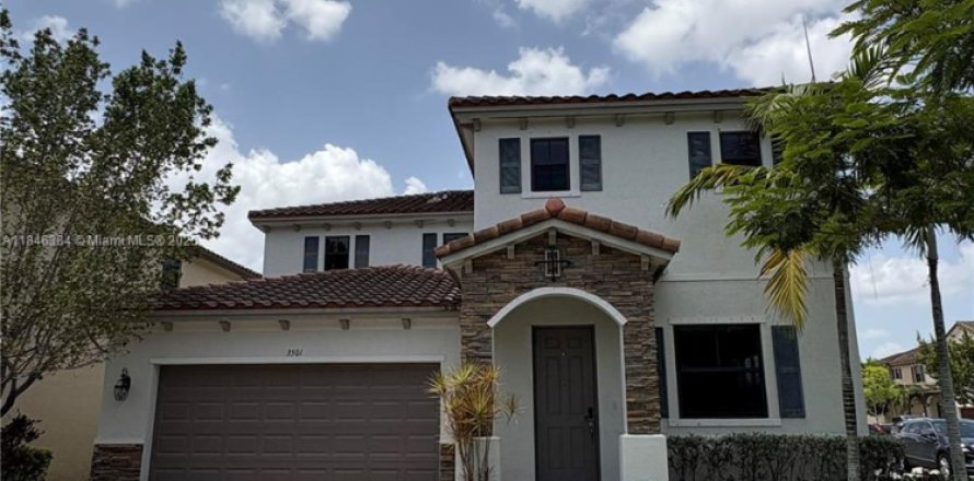 Villa ou maison à Hialeah, Floride 5 chambres, 327.02 m2 № 1845820