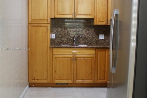 Condo in Pembroke Pines, Florida, 2 bedrooms  № 1766374 - photo 23