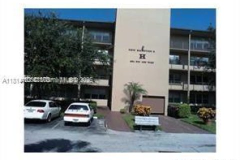 Condo in Pembroke Pines, Florida, 2 bedrooms  № 1766374 - photo 7