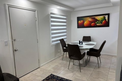 Condo in Pembroke Pines, Florida, 2 bedrooms  № 1766374 - photo 18